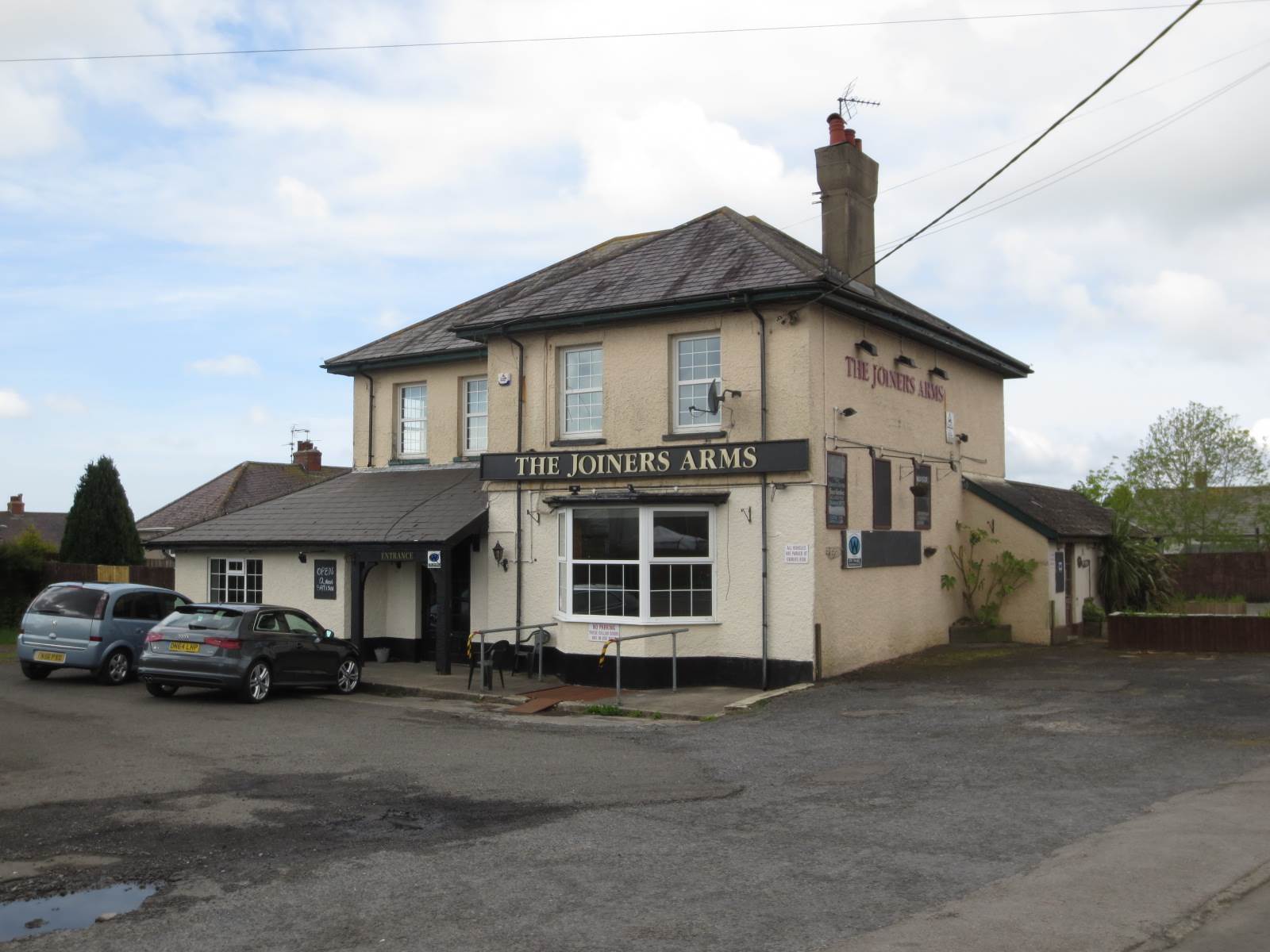 Joiners Arms, Joiners Road, Three Crosses, Swansea SA4 3NY Wellington